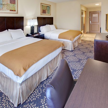 Holiday Inn Express Hotel & Suites Grand Island By Ihg Стая снимка