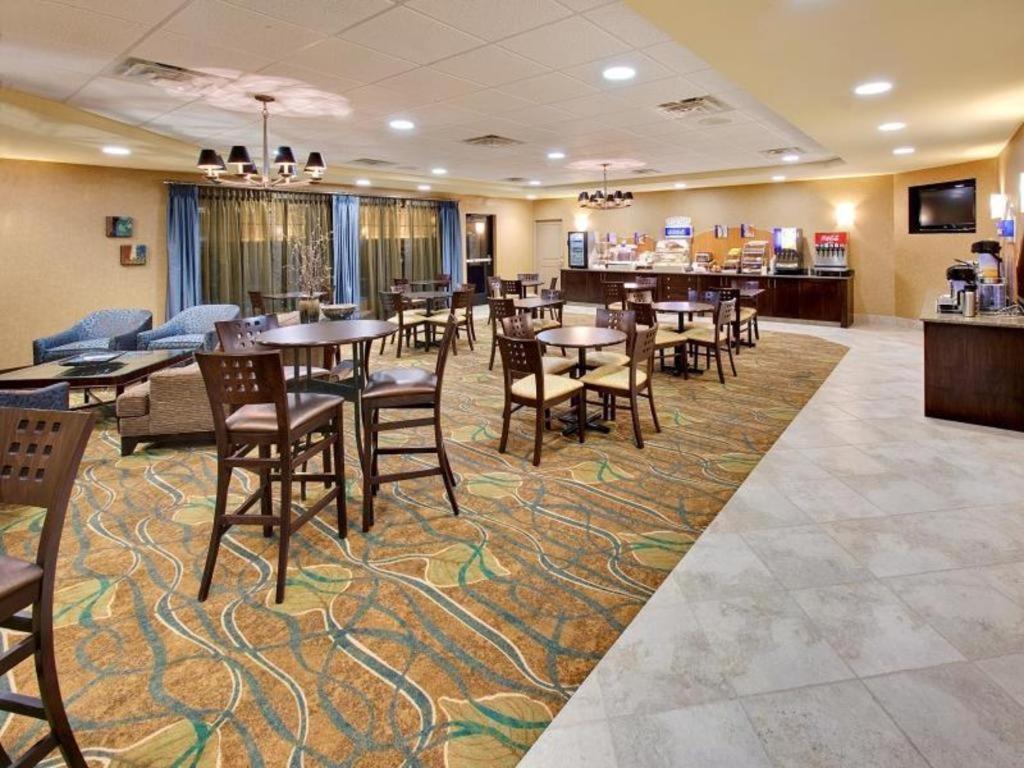Holiday Inn Express Hotel & Suites Grand Island By Ihg Екстериор снимка