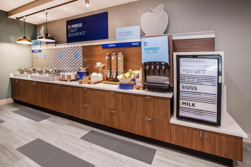 Holiday Inn Express Hotel & Suites Grand Island By Ihg Екстериор снимка