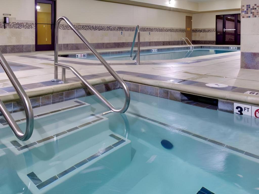 Holiday Inn Express Hotel & Suites Grand Island By Ihg Екстериор снимка