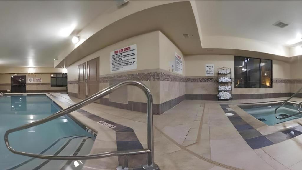 Holiday Inn Express Hotel & Suites Grand Island By Ihg Екстериор снимка